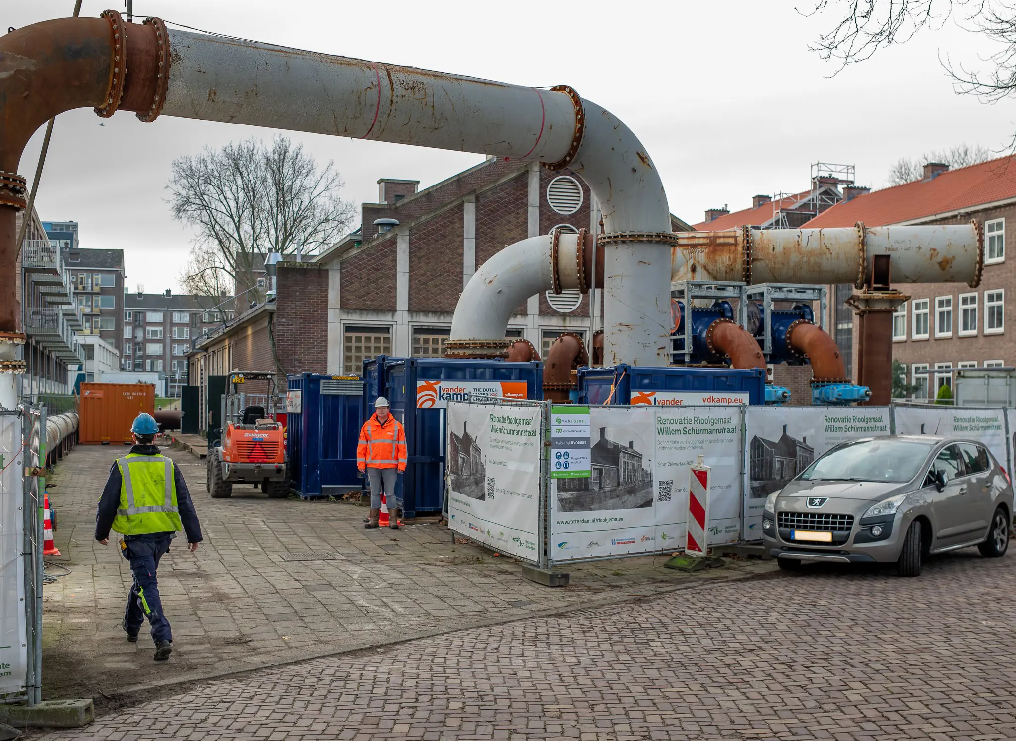 Michiel Sieders bij een project van Vanderkamp in Rotterdam bij Rioolgemaal Schürmannstraat. 