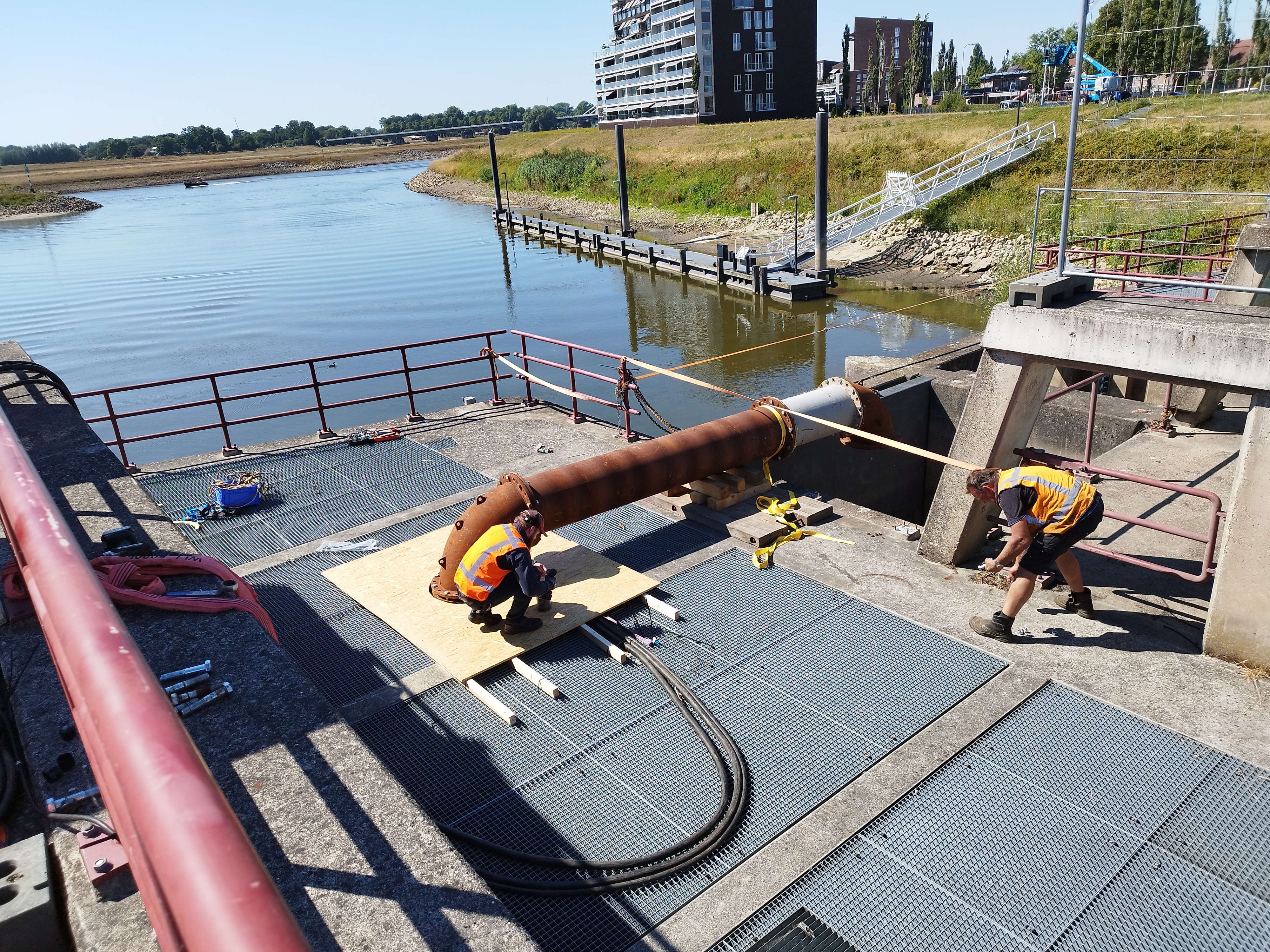 Deventer Gemaal Ankersmit wordt tijdelijke pompinstallatie aangesloten door Vanderkamp.