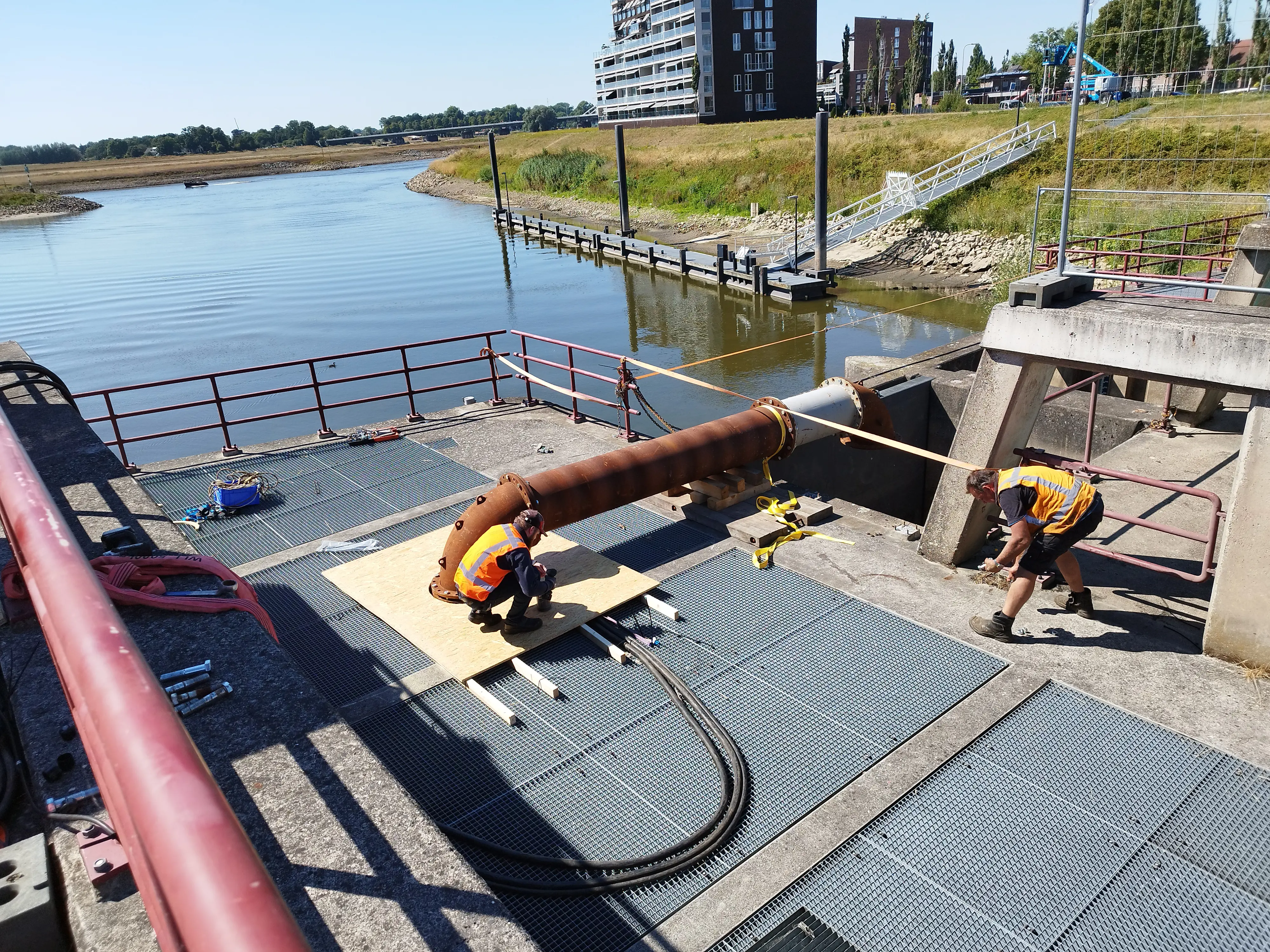 Deventer Gemaal Ankersmit wordt tijdelijke pompinstallatie aangesloten door Vanderkamp.