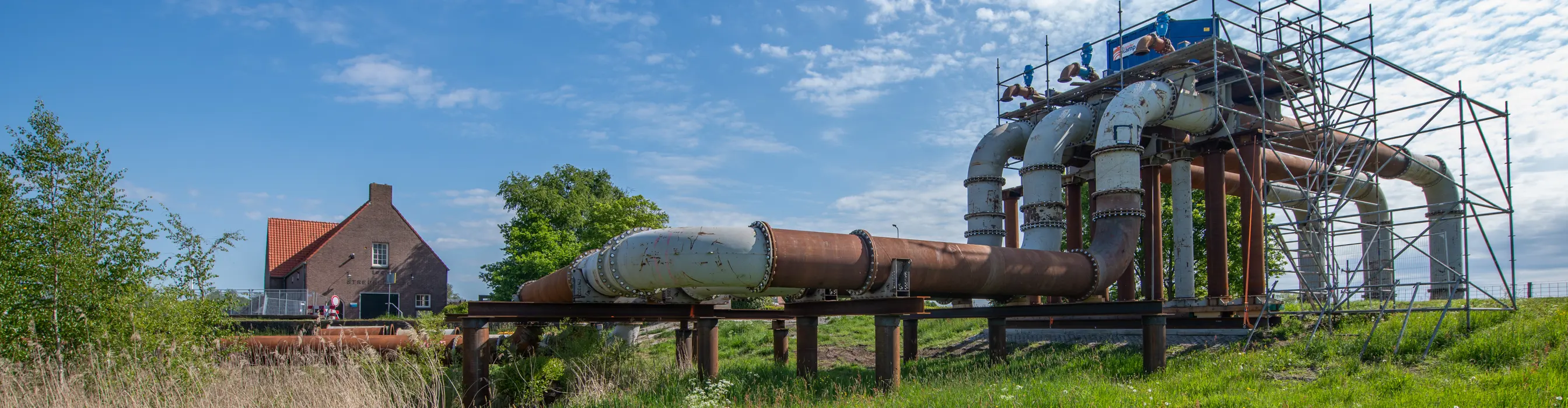 Projekt Vanderkamp in Hasselt für die Arbeitsgemeinschaft Friso Civiel / Dubbink beim Schöpfwerk Galgenrak. Auf diesem Foto sehen Sie eine Straßenzugüberbrückung.