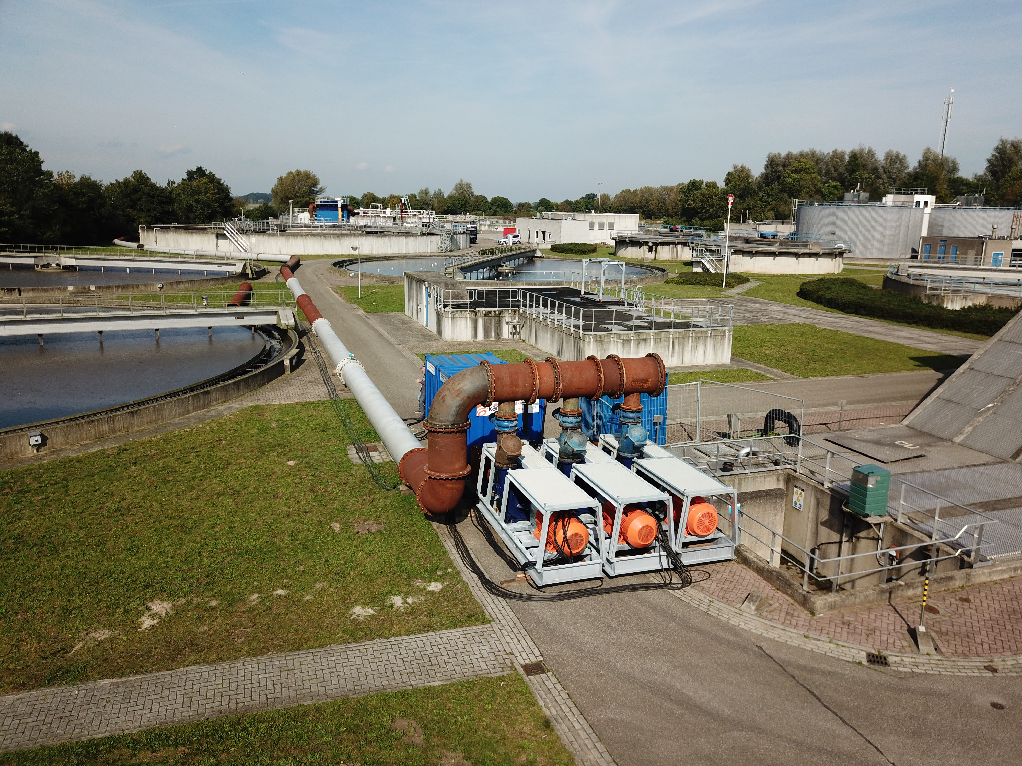 Vanderkamp plaatst een tijdelijke pompinstallatie bij renovatie aan een gemaal