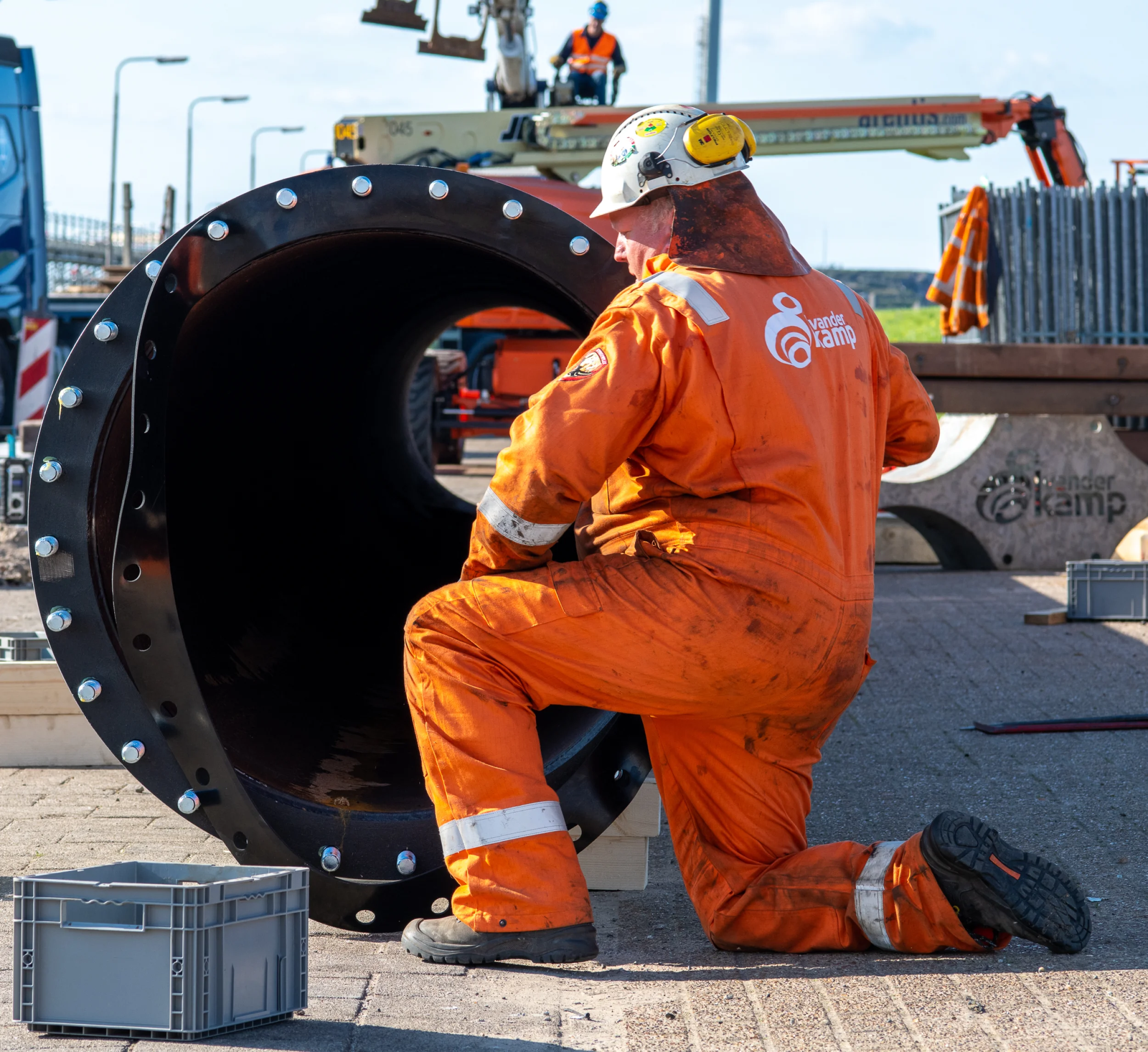 Vanderkamp-Mitarbeiter bei Arbeiten an einer Rohrleitung.