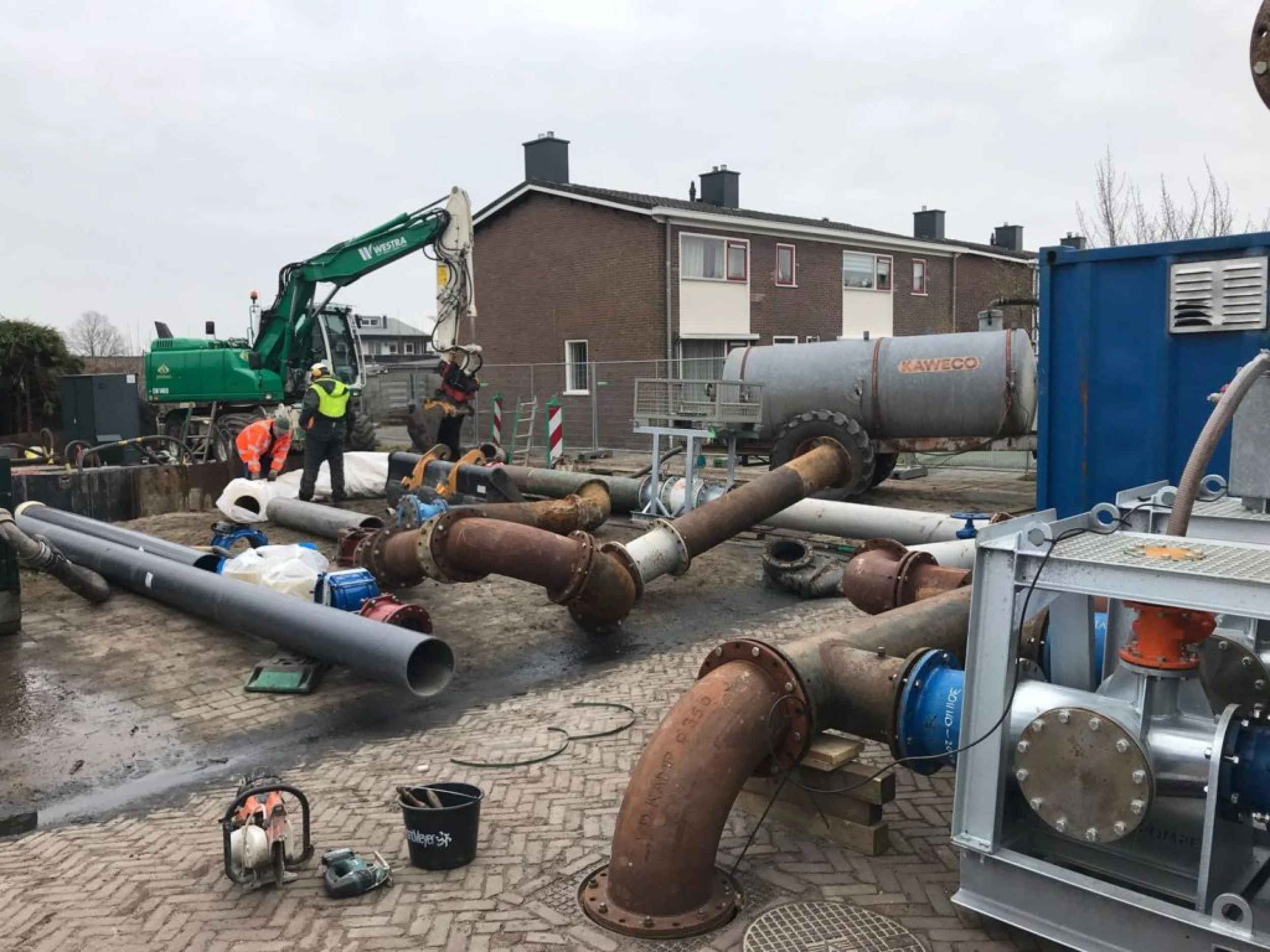 In opdracht van Wetterskip Fryslân voert Jansma een uniek project uit het vervangen van de windketels