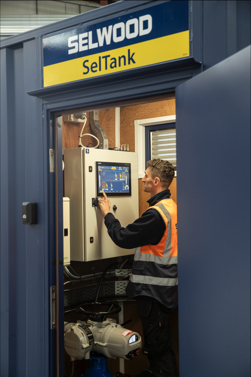 Selwood Seltank met Selwood collega 