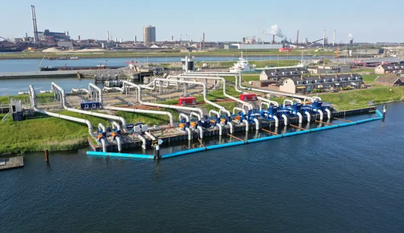 Overzichtsfoto van grootste tijdelijke pompproject in IJmuiden gebouwd door Vanderkamp. 
