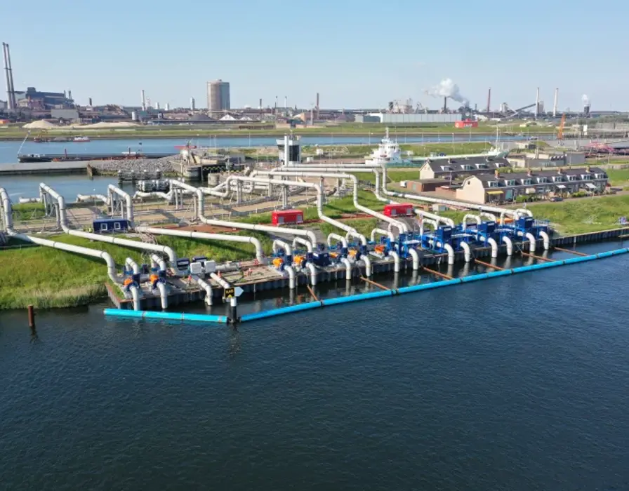 Overzichtsfoto van grootste tijdelijke pompproject in IJmuiden gebouwd door Vanderkamp. 