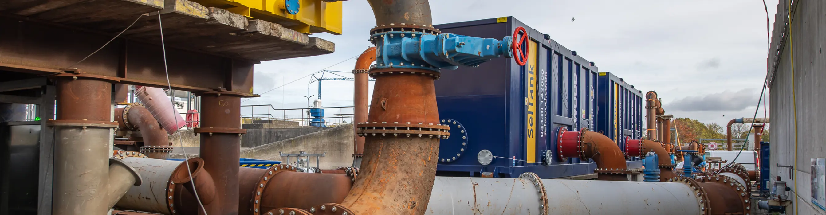 Installation eines Seltanks durch Vanderkamp bei der Kläranlage (AWZI) Almere.