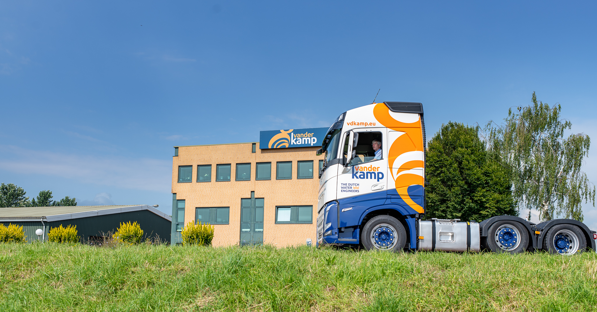 Vanderkamp vrachtwagen voor kantoor