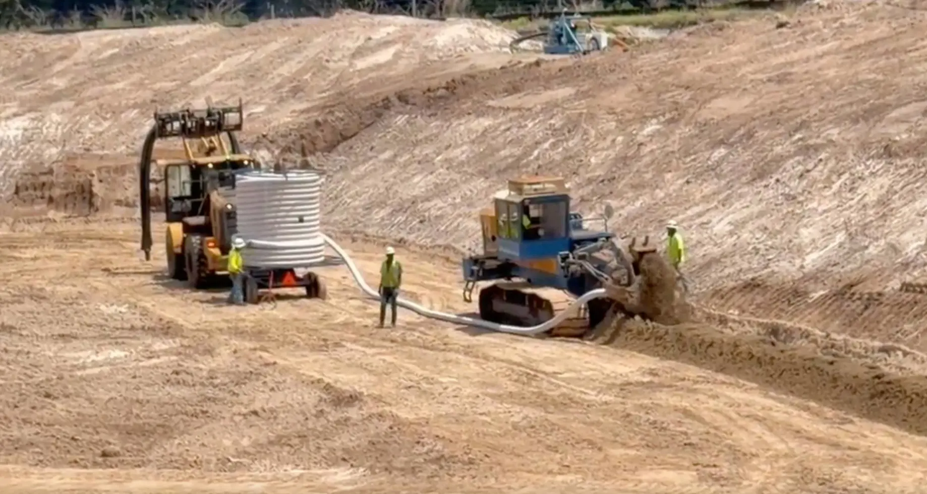 Holland Pump engineers doing specialized sock dewatering on site 