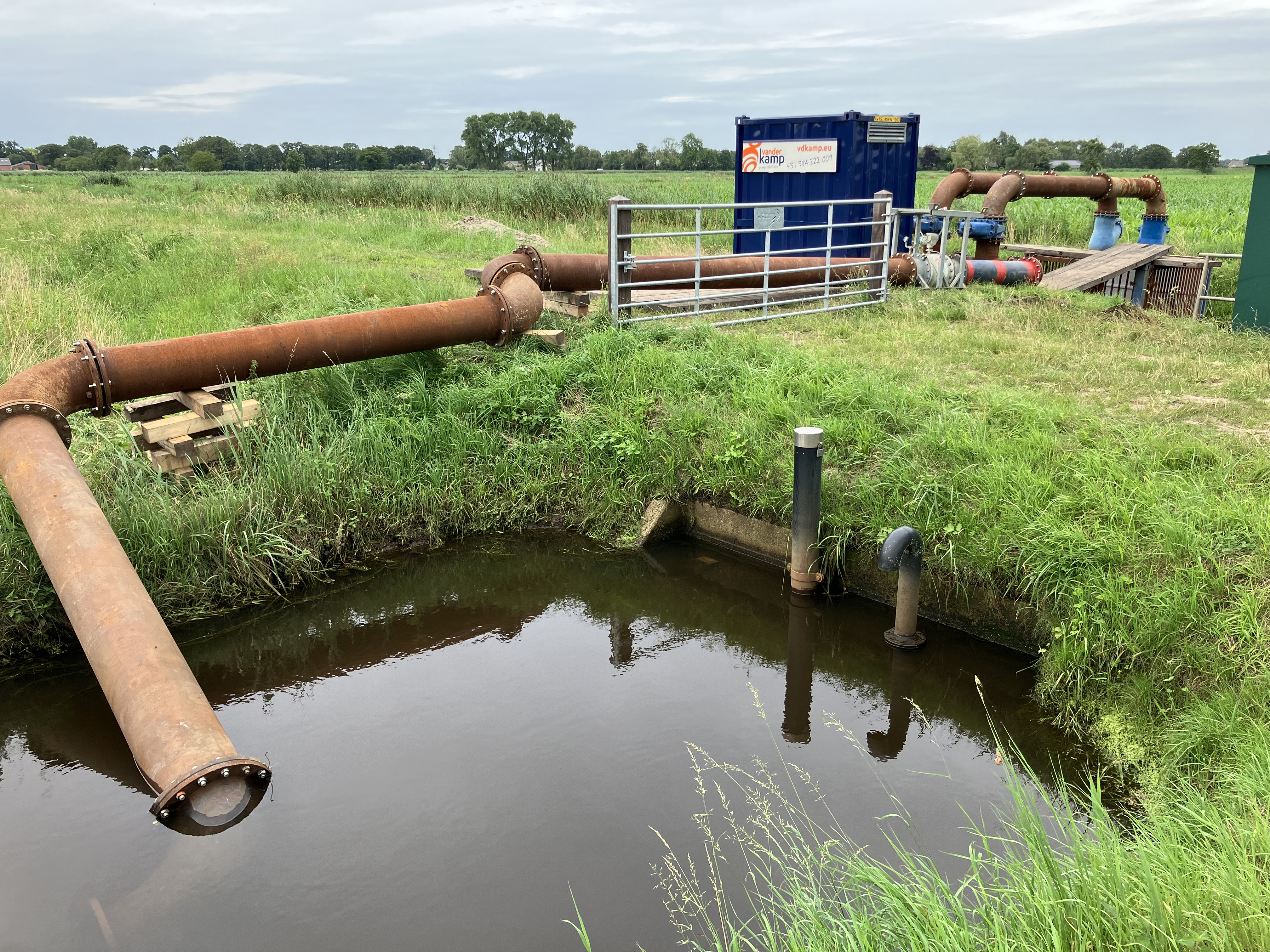 Bypass systeem van Vanderkamp bij een oppervlaktewater gemaal in Moergestel. 