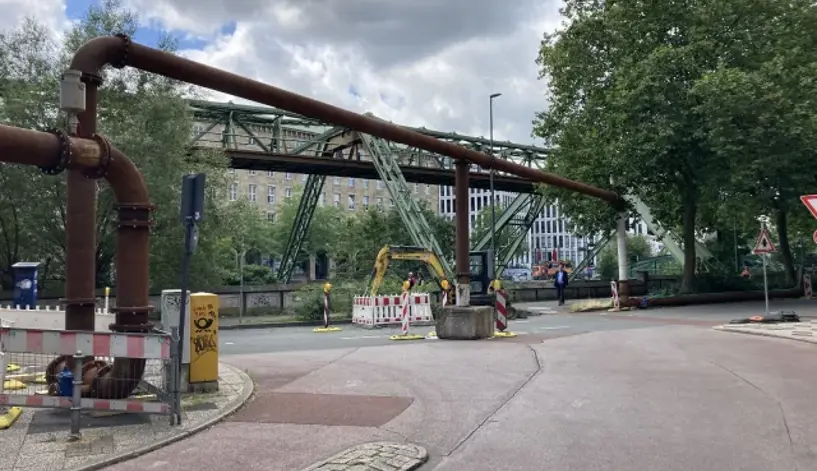 Wuppertal-Projekt von Vanderkamp mit Straßenspannung.