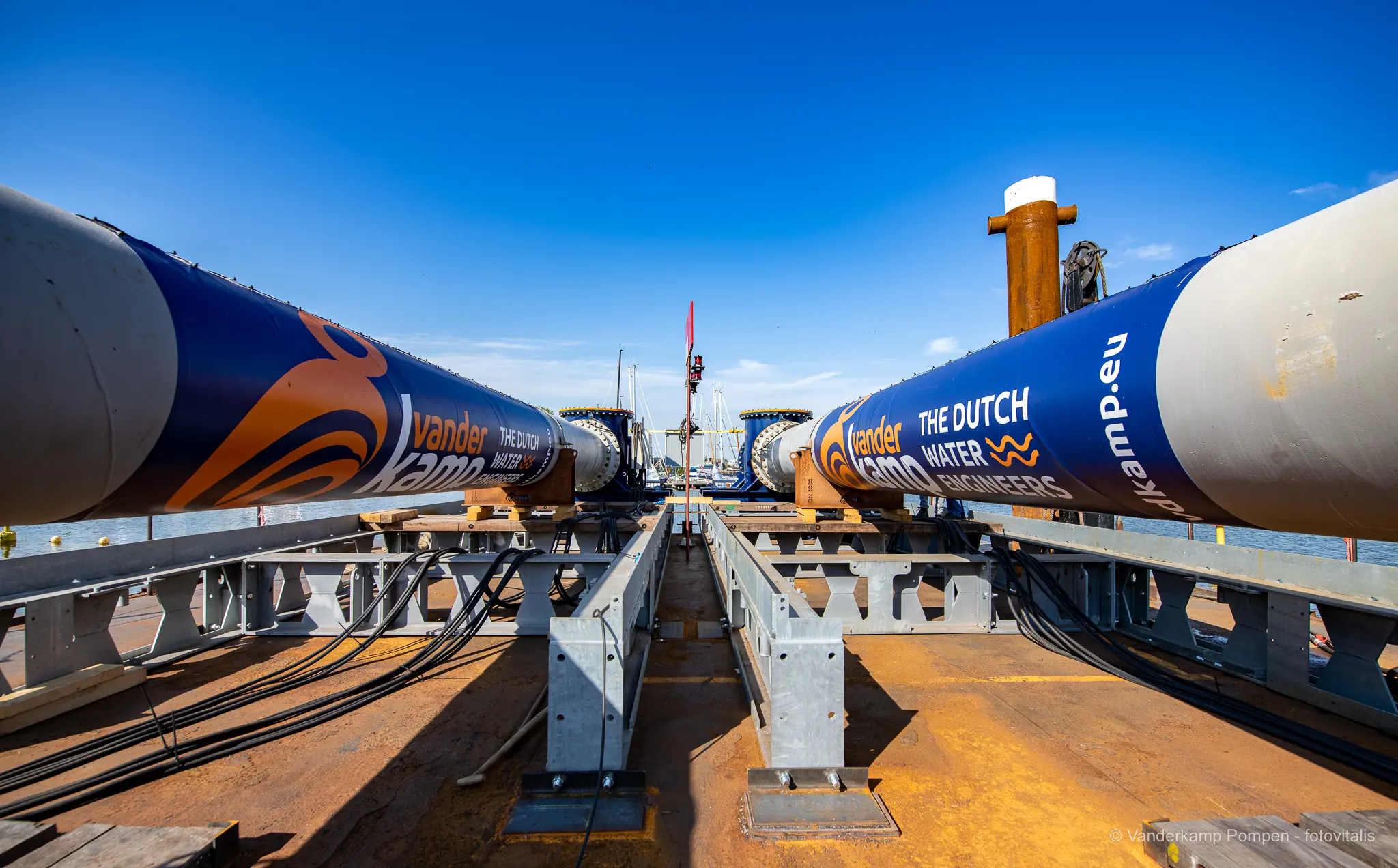 Foto van het ponton opbouw Vanderkamp voor verplaatsen oppervlaktewater bij droogte. 