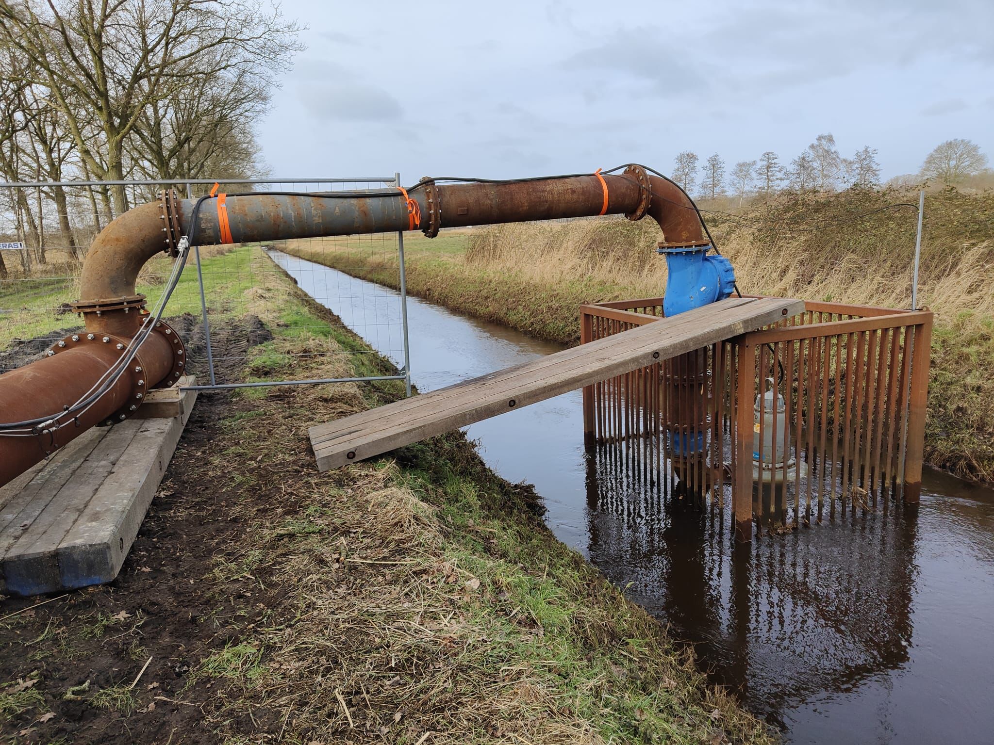 Oirschot tijdelijke pompinstallatie door Vanderkamp