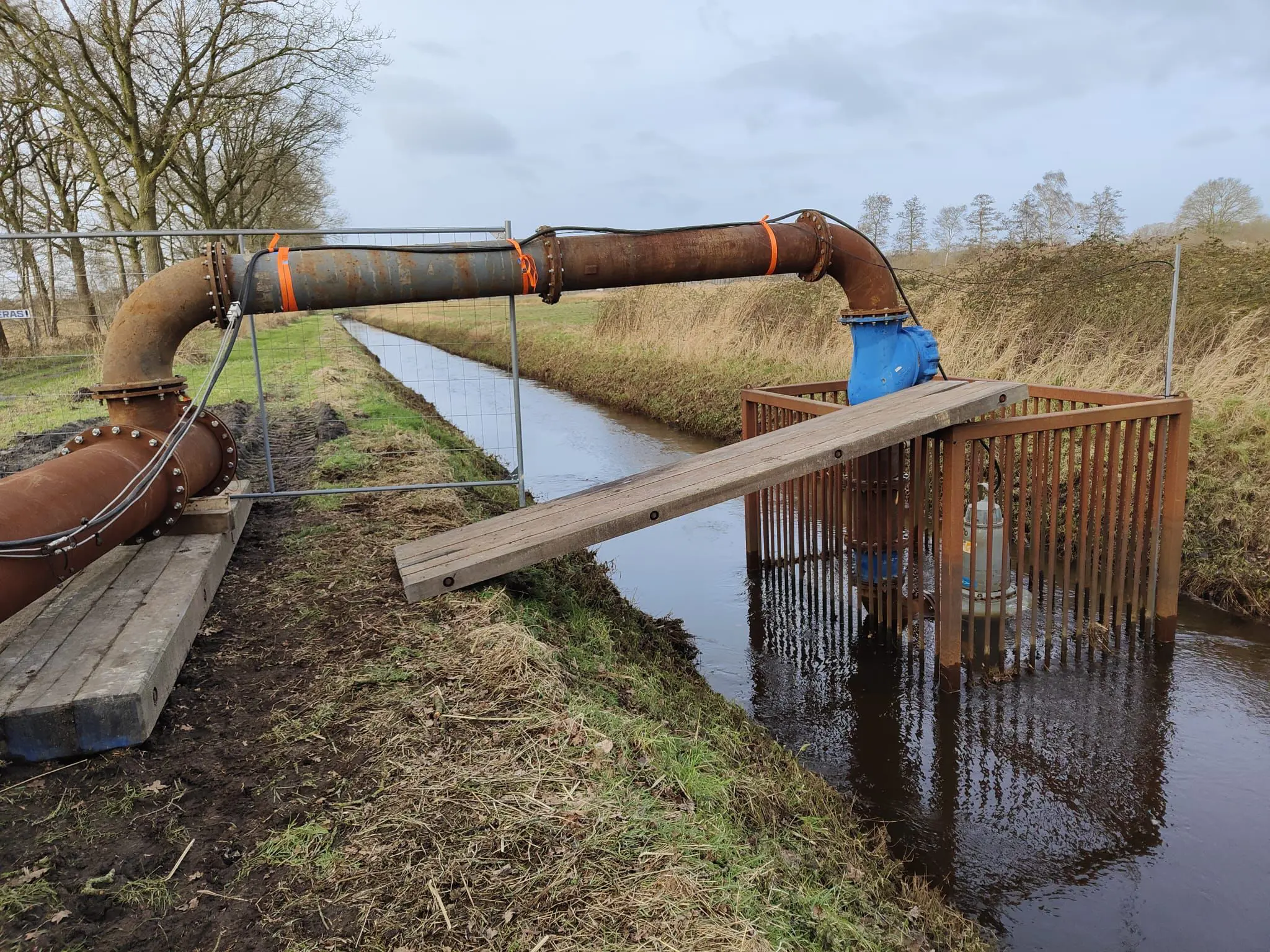 Oirschot tijdelijke pompinstallatie door Vanderkamp