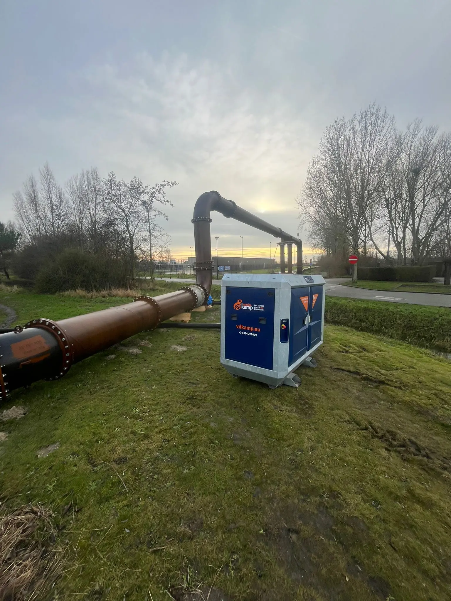 Rental pomp en wegoverspanning in Oostduinkerke