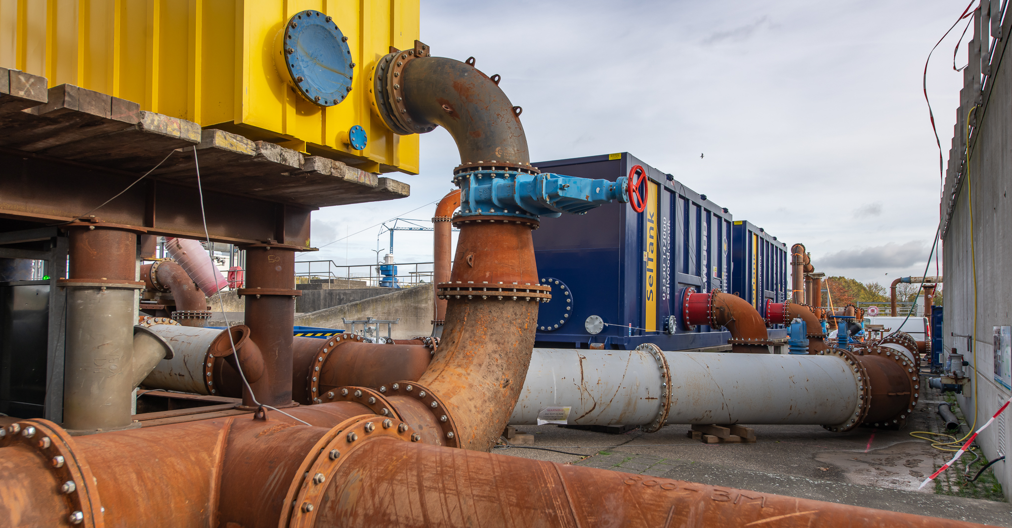 Seltank in de installatie op de RWZI in Almere bypass gebouwd door Vanderkamp. 