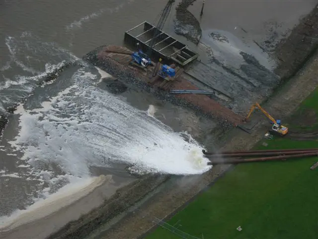 Overzichtsfoto bij het project bij Delfzijl van Vanderkamp pompen.