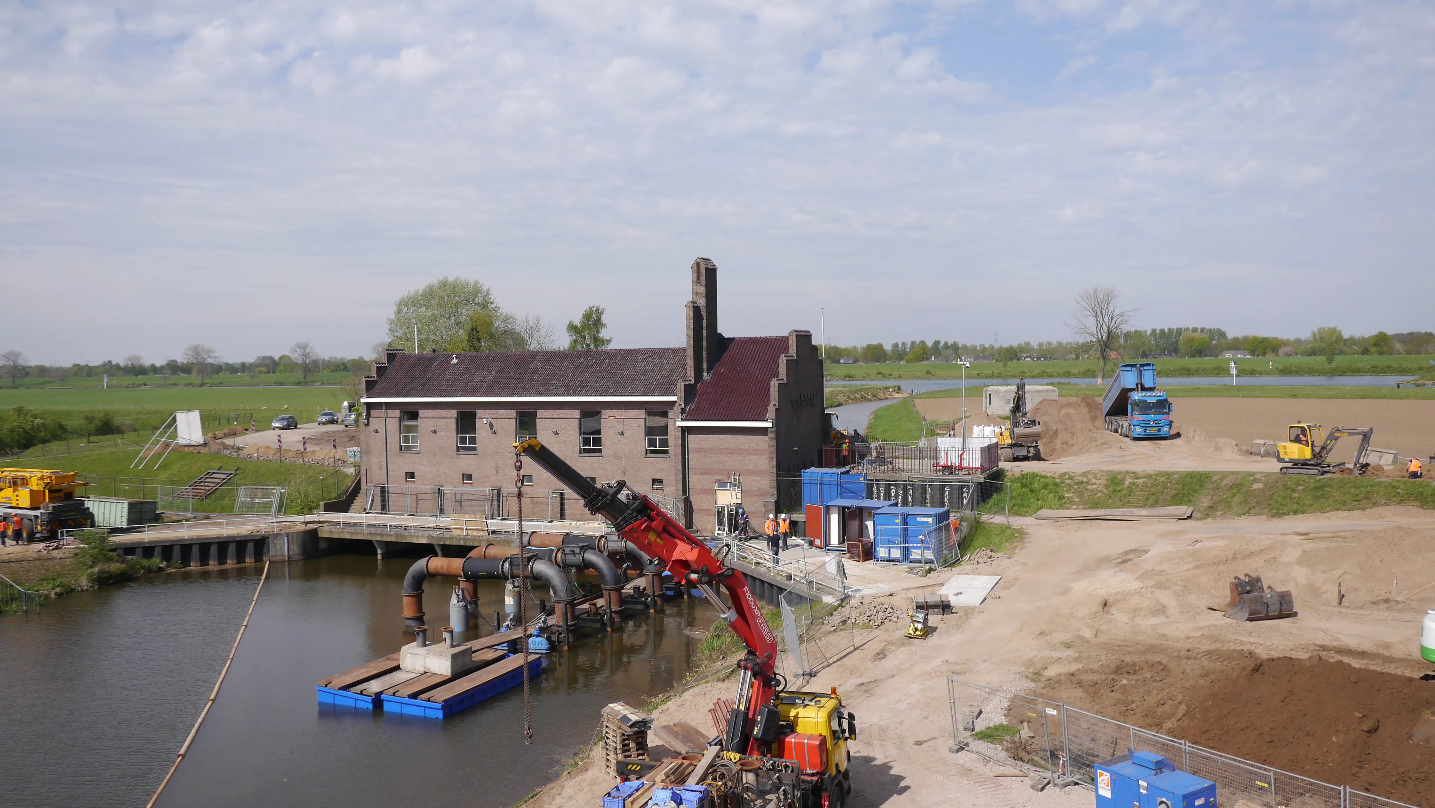 Renovatie complete pompstation door Vanderkamp met tijdelijke pompinstallatie 