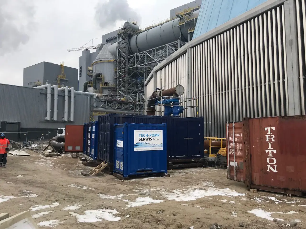 Vanderkamp heeft een tijdelijke pompinstallatie geplaats voor Tech-Pomp