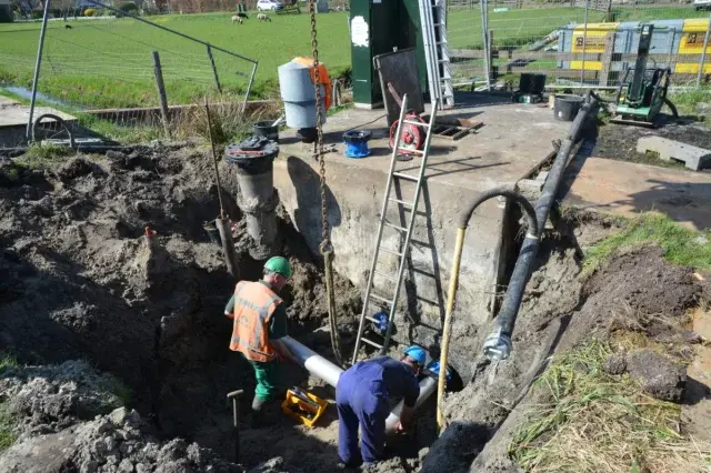 In opdracht van Wetterskip Fryslân voert Jansma een uniek project uit het vervangen van de windketels