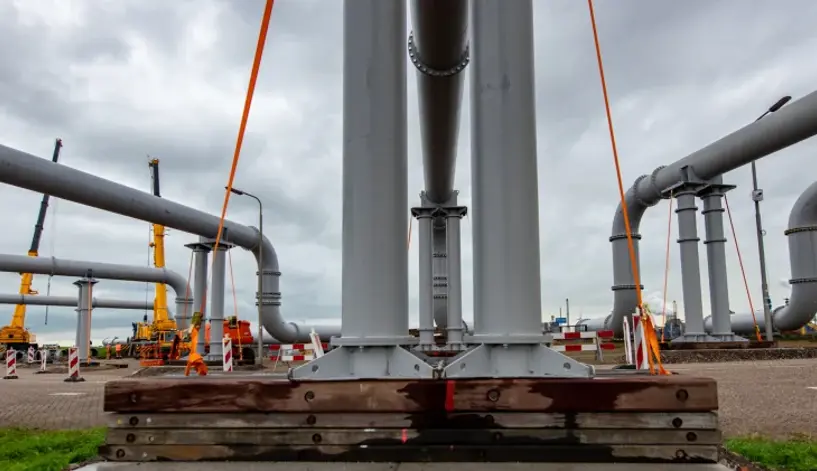 Wegoverspanning bij IJmuiden project grootste tijdelijke pompinstallatie ter wereld.