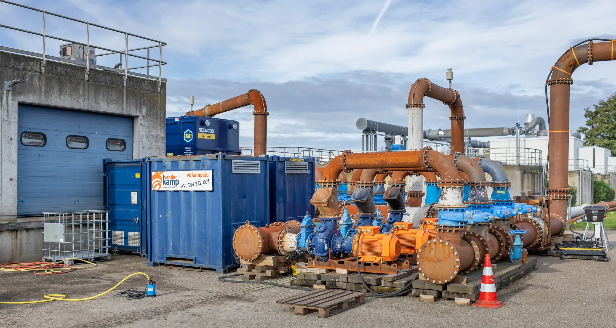 Eine temporäre Pumpenanlage von Vanderkamp bei der AWZI Almere
