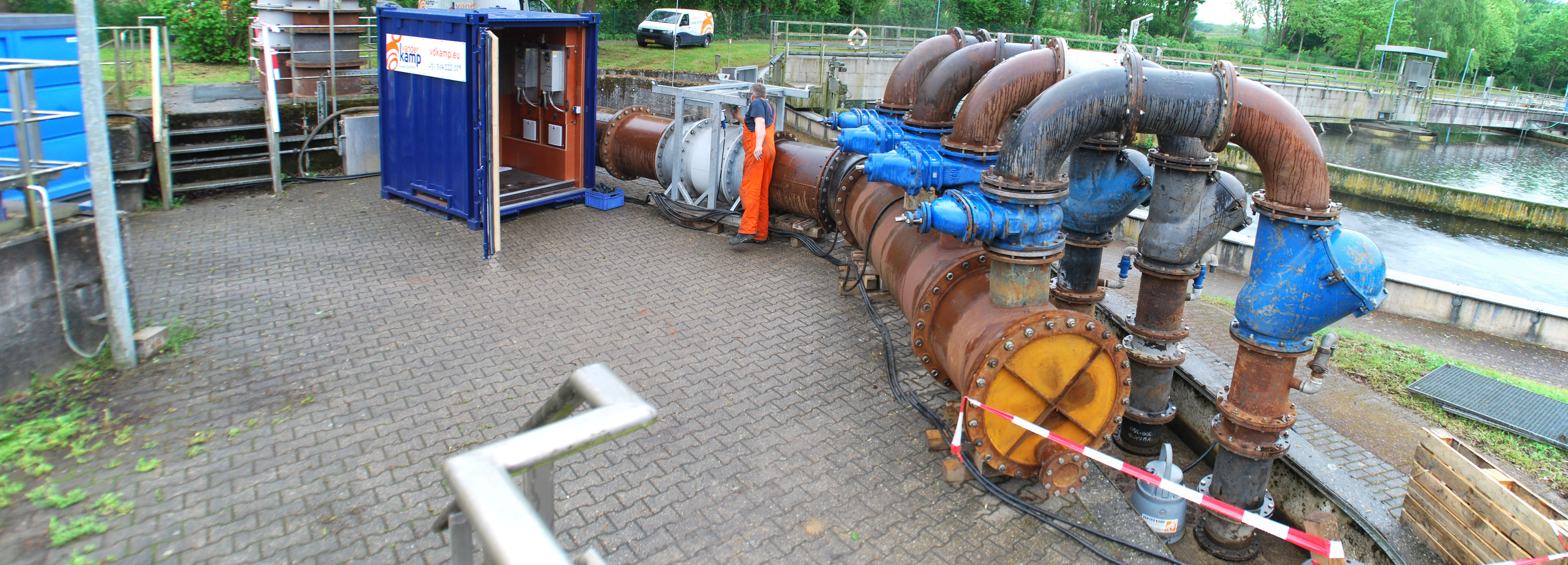 Auf dem Klärwerk Aachen hat Vanderkamp eine temporäre Pumpenanlage mit einer Kapazität von 3600 m3/Stunde installiert.