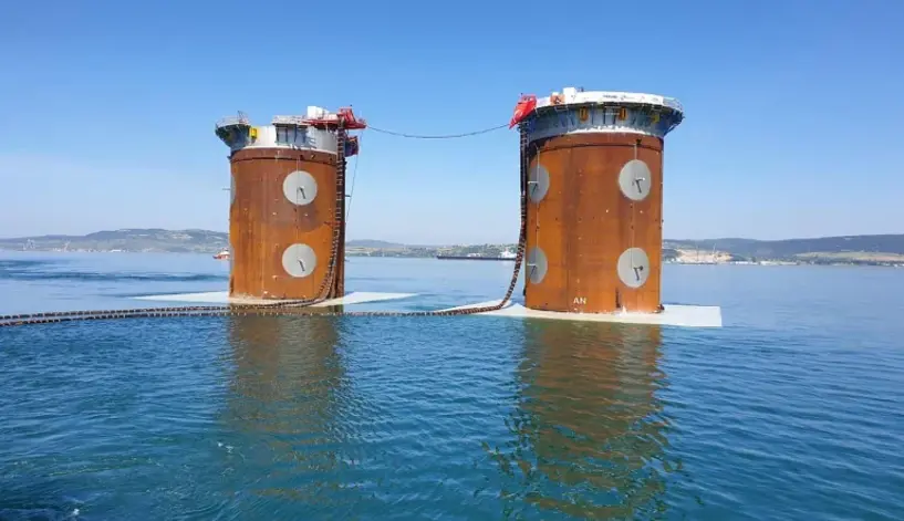 De langste hangbrug van de wereld bij Turkije