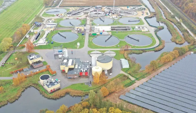 Een drone foto van het RWZI Haps