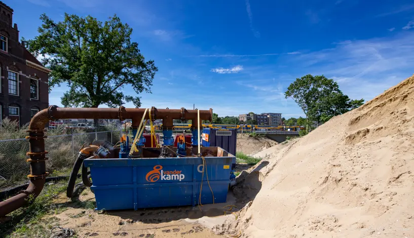 Foto van Waterbak bij station Ede project van Vanderkamp. 