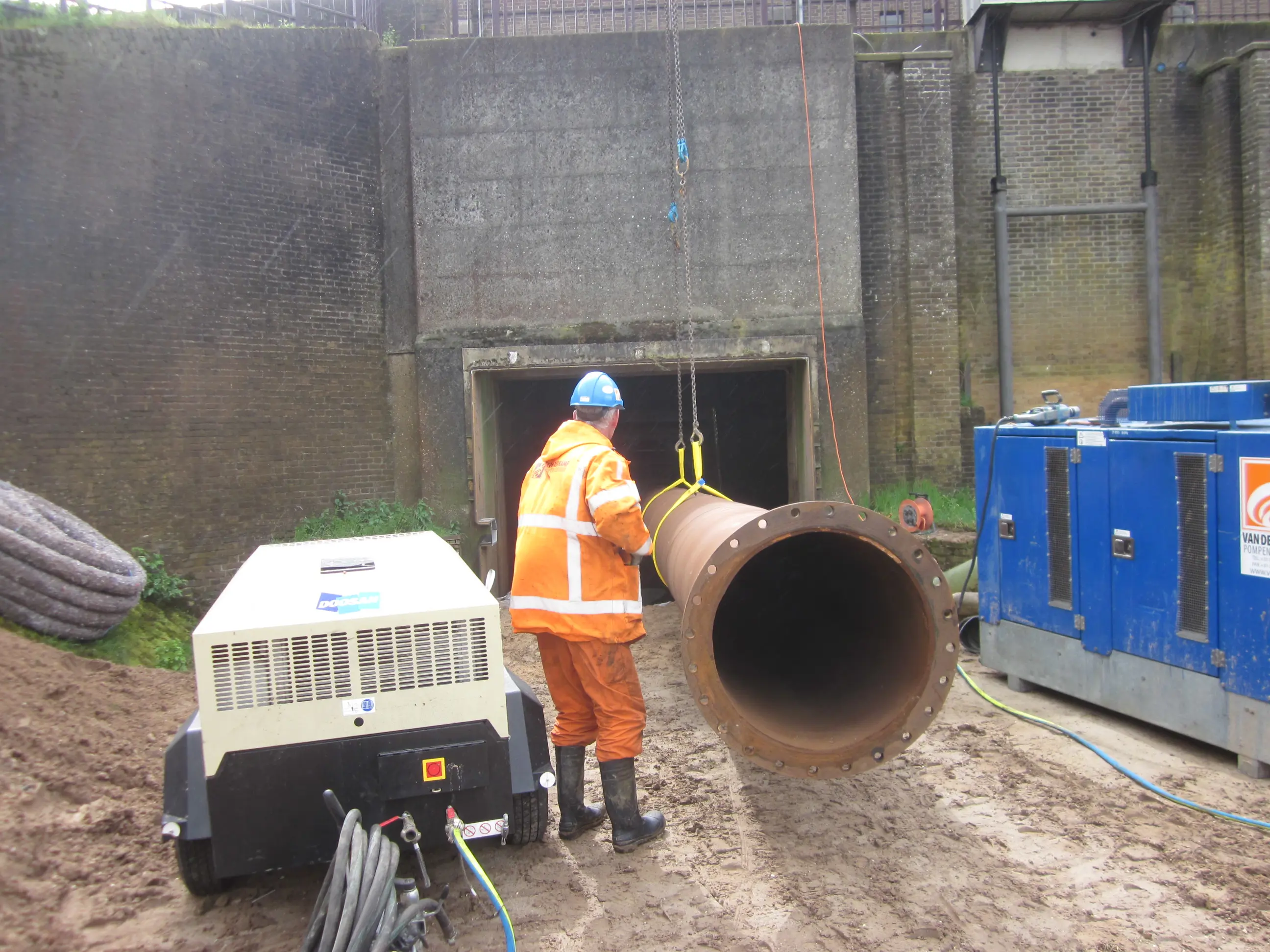 Renovatie complete pompstation door Vanderkamp met tijdelijke pompinstallatie 