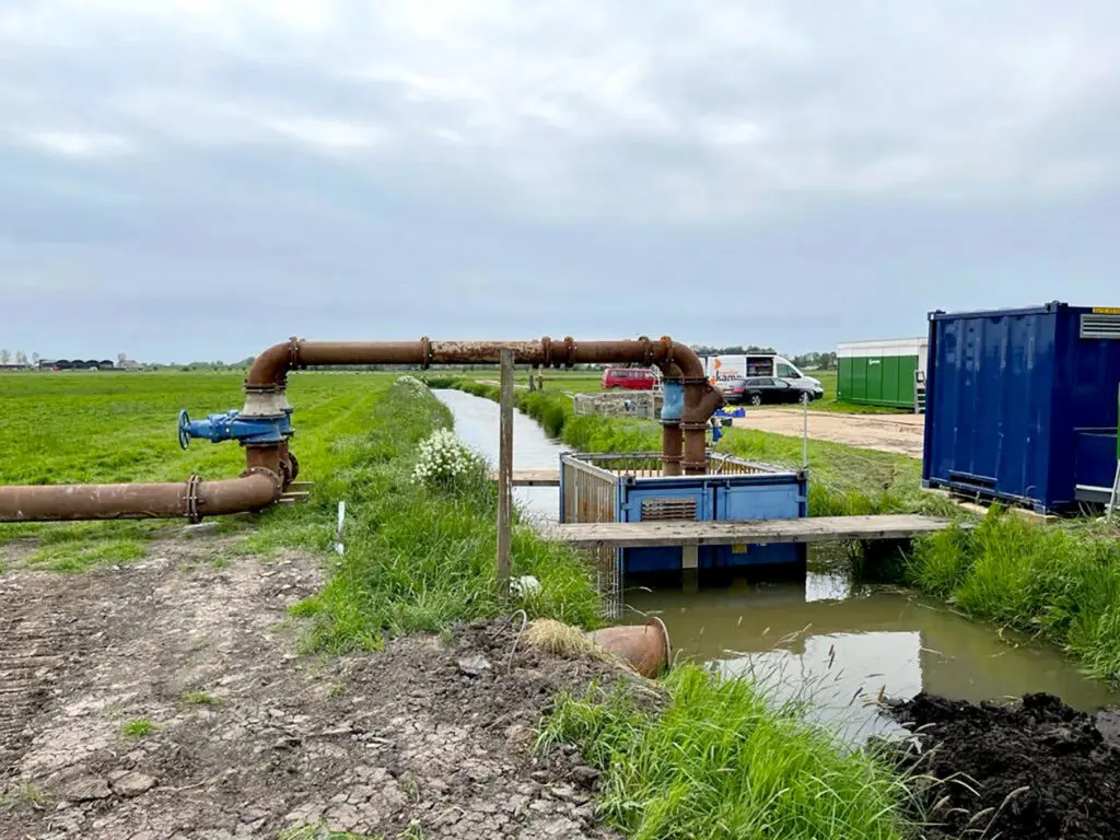 Foto van opstelling van Vanderkamp in Zwolle bij oppervlaktegemaal Stins. 