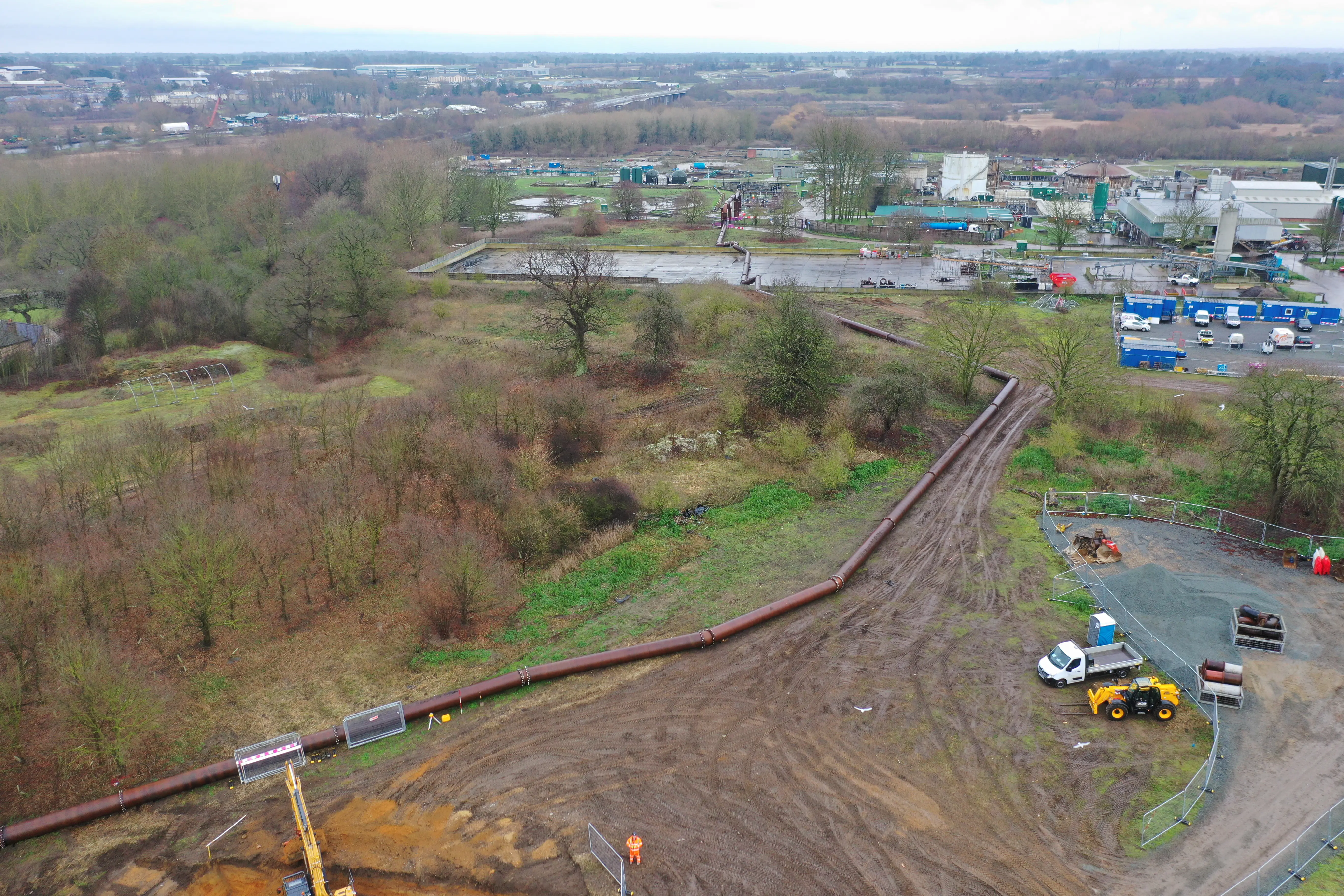 Vanderkamp verpompt 190 miljoen liter weg via wegoverspanning met tijdelijke pompinstallatie