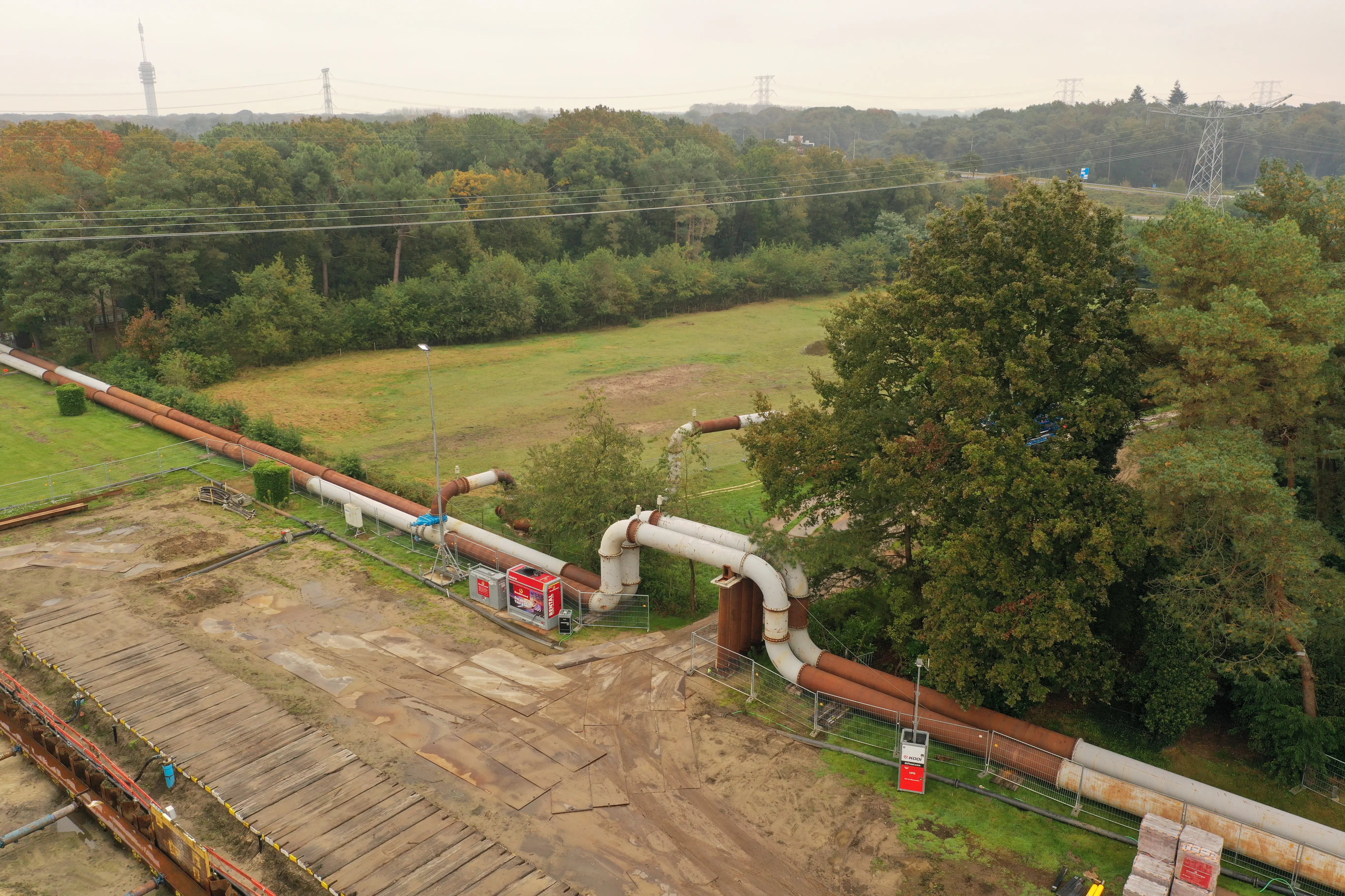 Bovenaanzicht van wegoverspanning gemaakt door Vanderkamp op de IJpelareweg in Tilburg in opdracht van Heijmans. 