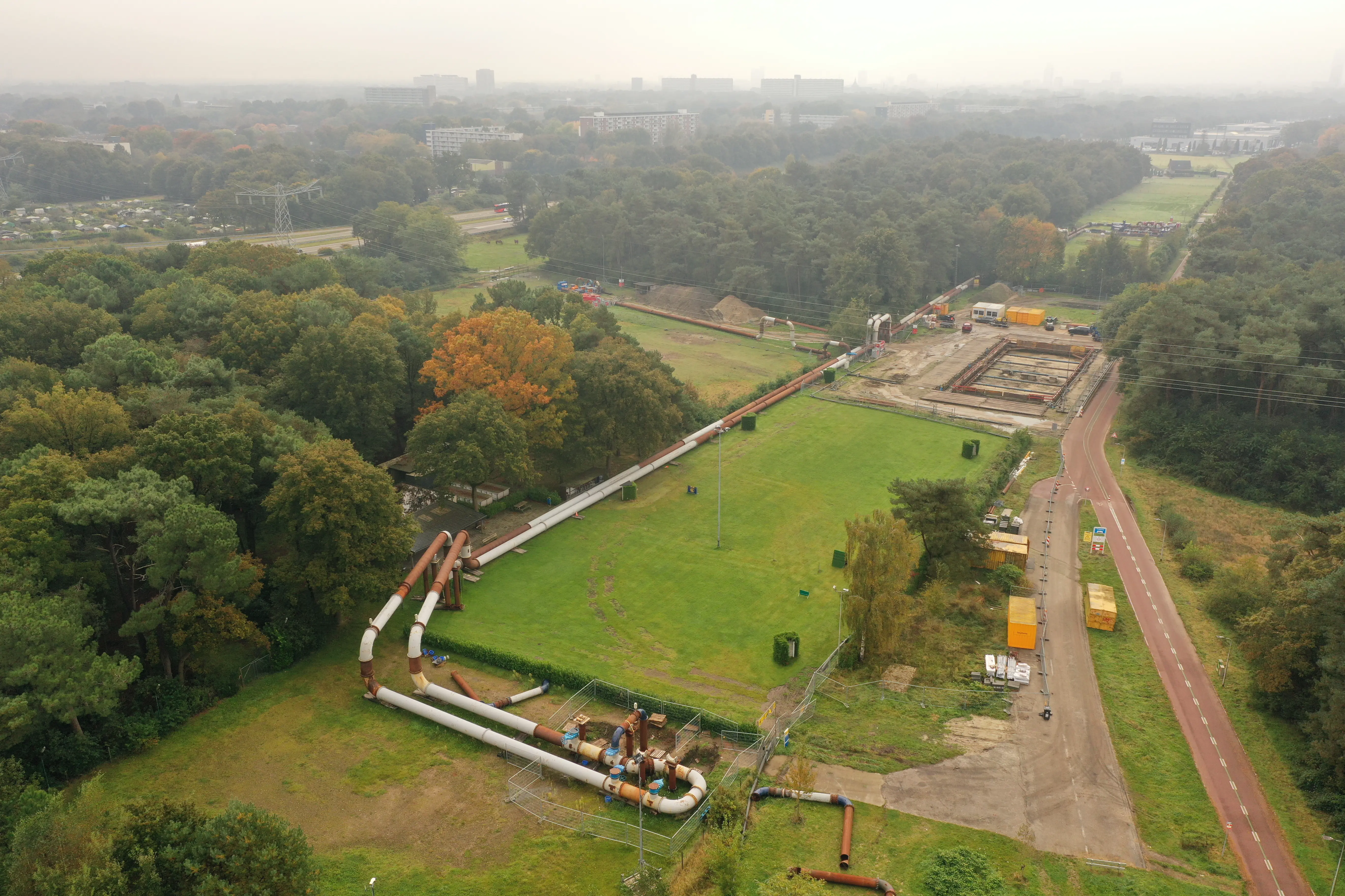 Bovenaanzicht bij een project met wegoverspanning van Vanderkamp op de IJpelareweg in Tilburg in opdracht van Heijmans. 