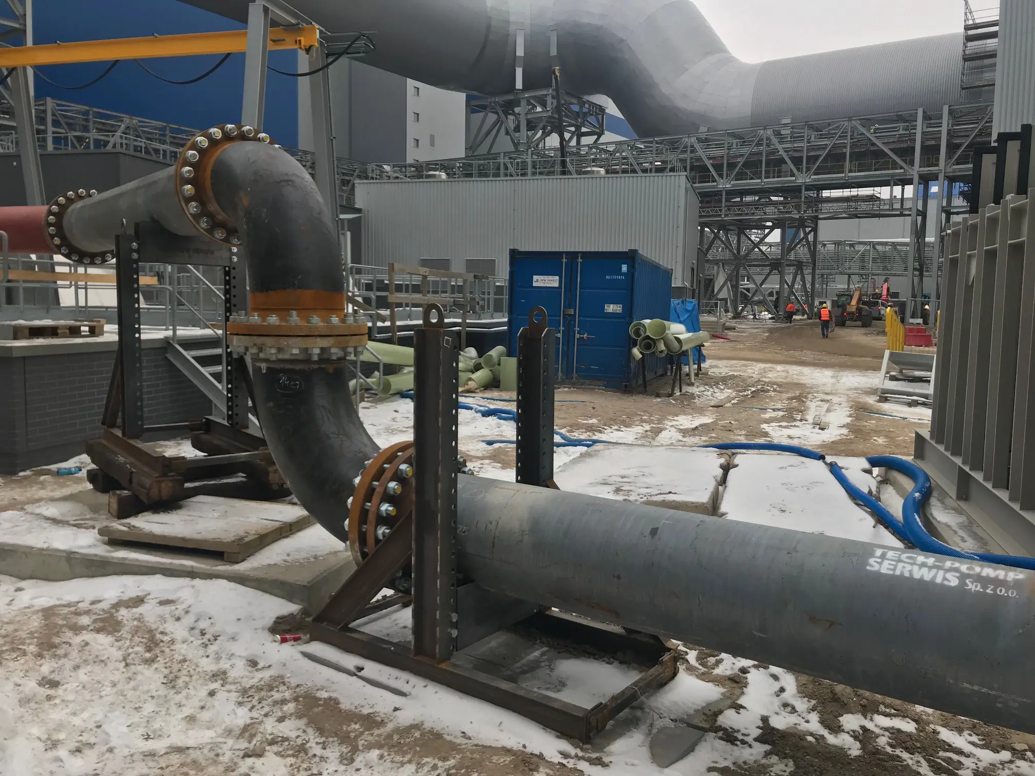 Vanderkamp heeft een tijdelijke pompinstallatie geplaats voor Tech-Pomp