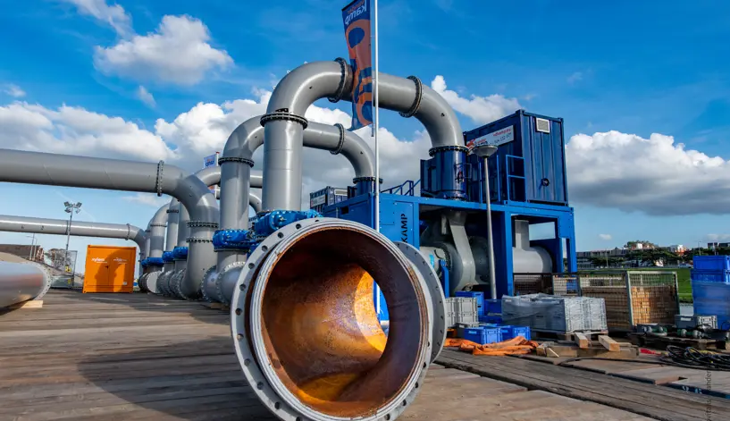 Projectfoto van Vanderkamp bij grootste tijdelijke pompinstallatie ooit gebouwd in IJmuiden Nederland. 