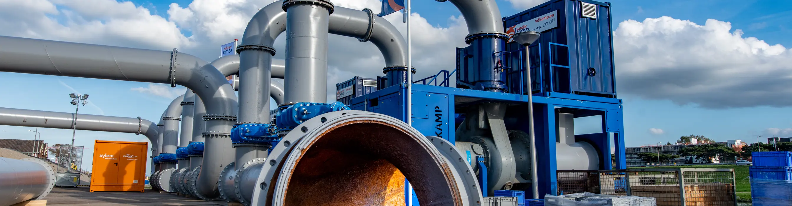 Projectfoto van Vanderkamp bij grootste tijdelijke pompinstallatie ooit gebouwd in IJmuiden Nederland. 