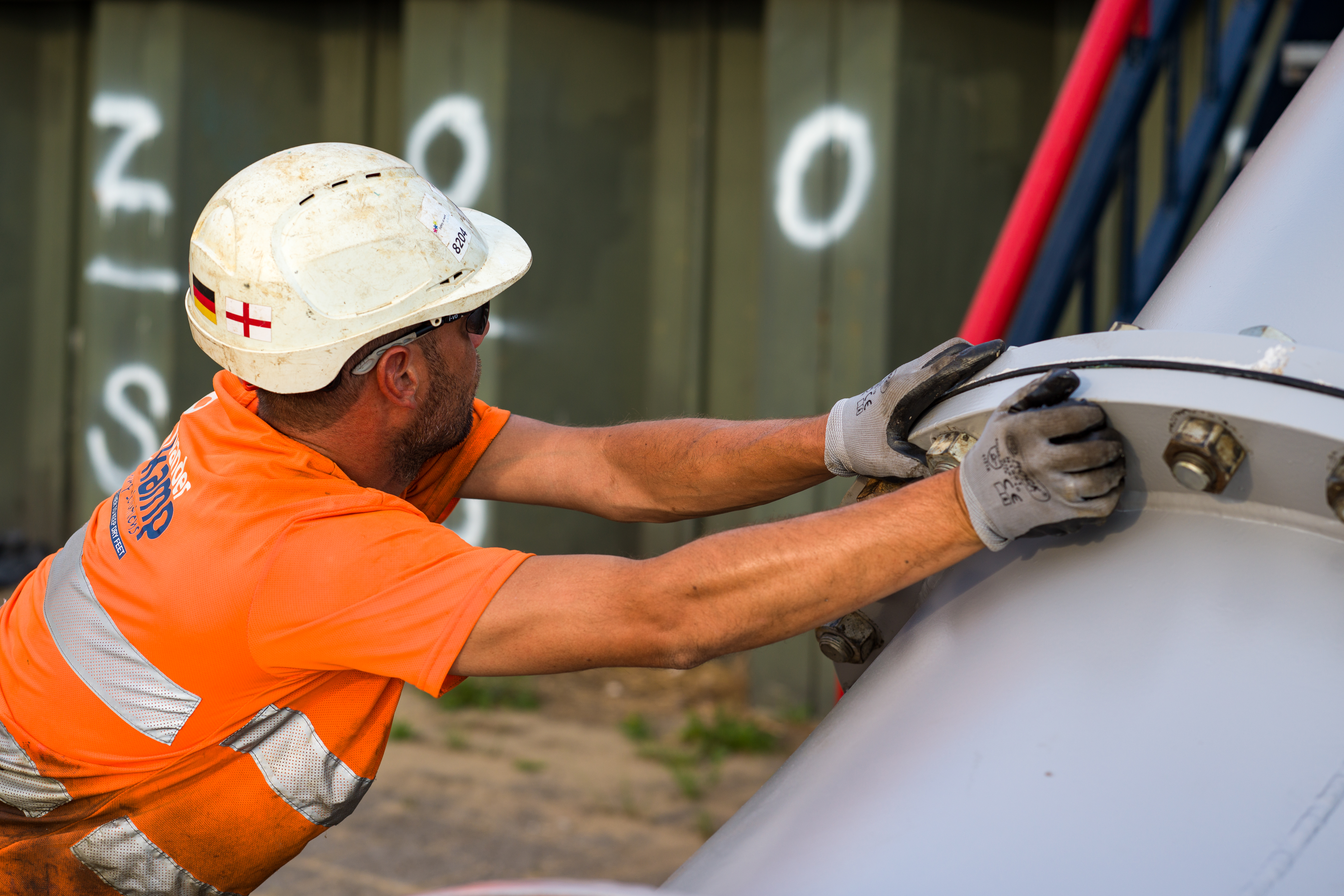 Foto eines Kollegen von Vanderkamp Pumpen vor Ort an einer Baustelle.