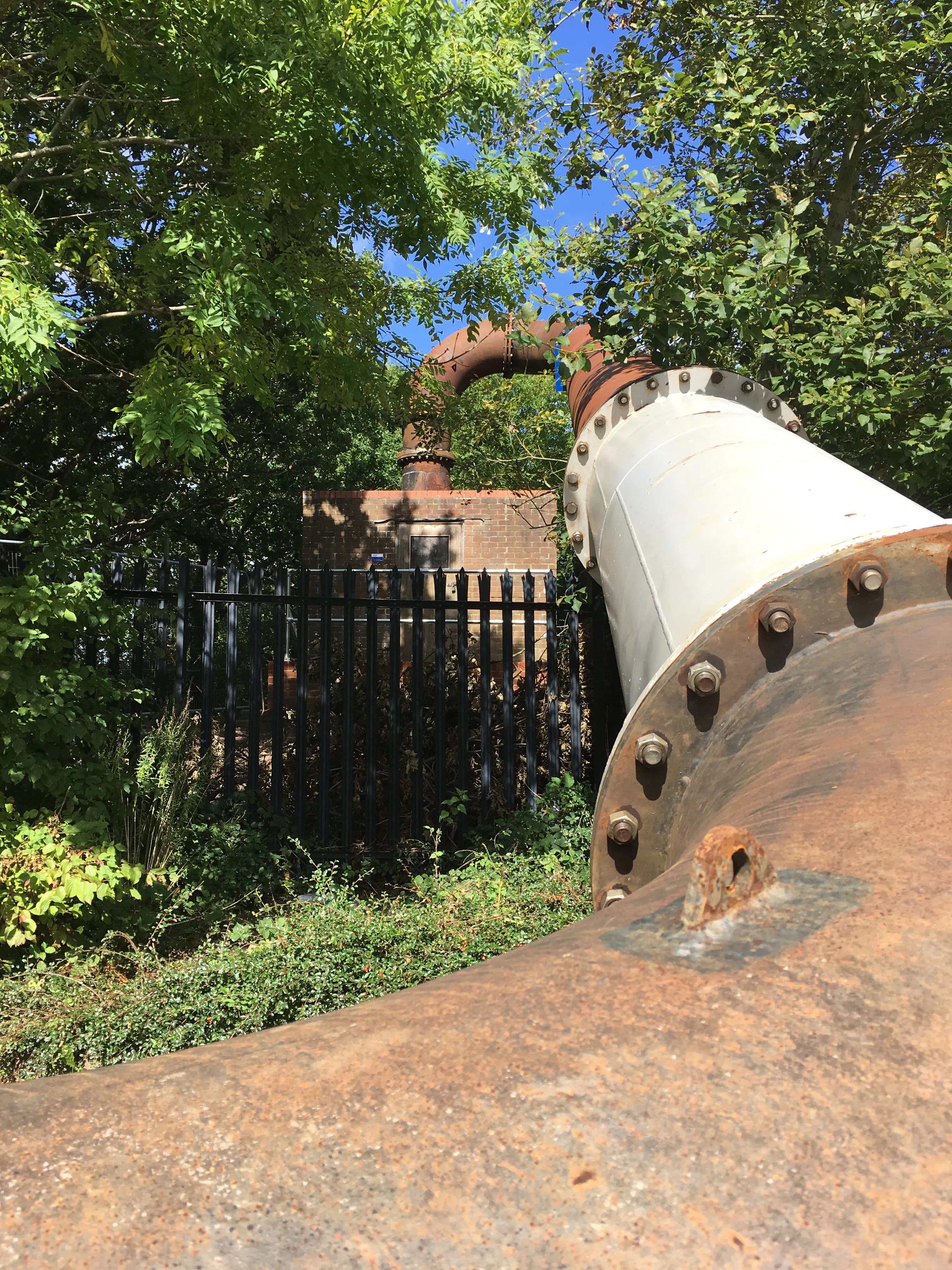 Vanderkamp verpompt 4150 m3/u weg via wegoverspanning met tijdelijke pompinstallatie